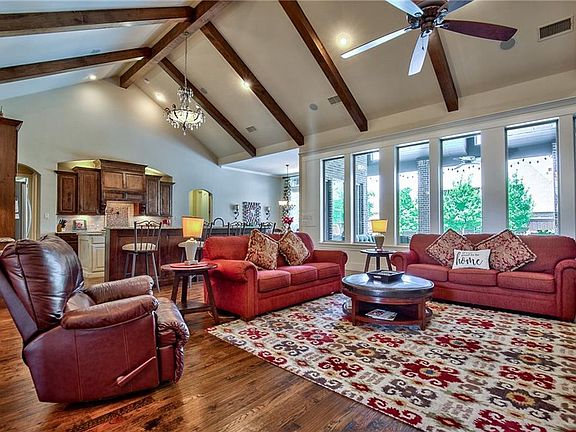 5th image of 520 Harmony Ln