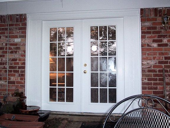 French doors (to backyard)