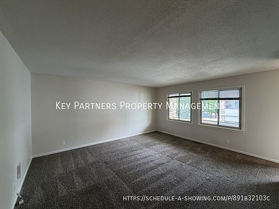 4th image of 8833 Glenwood St #18