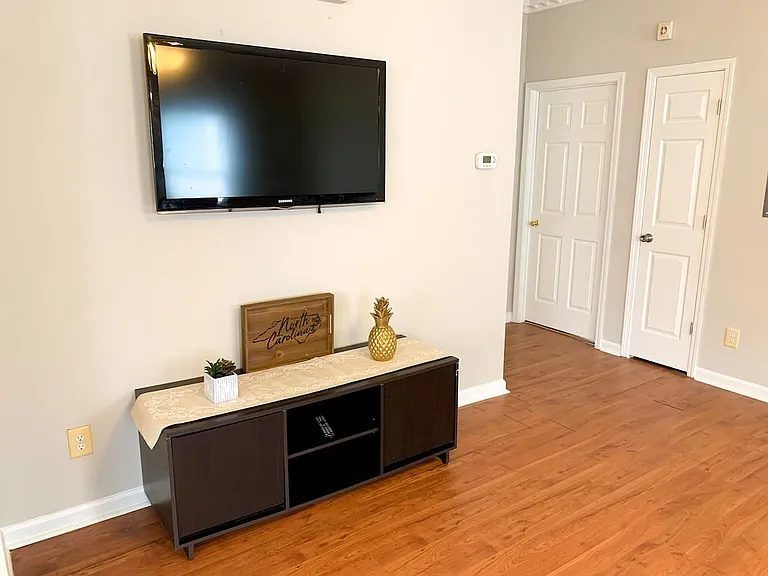 1012 Moreland Ave — Photo 3