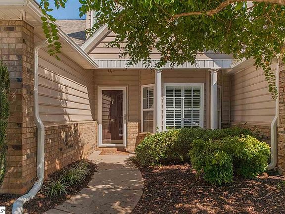3rd image of 301 Hillsdale Dr