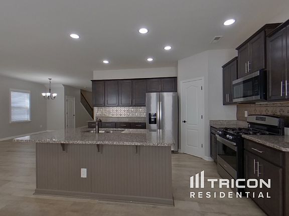 5th image of 9118 Magnolia Lily Ave
