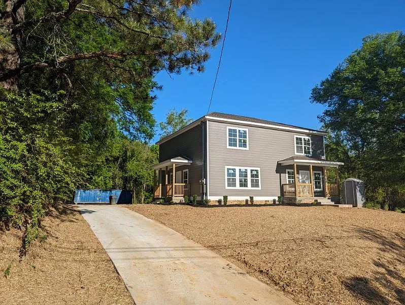 513 Martin Dr. - B — Photo 4