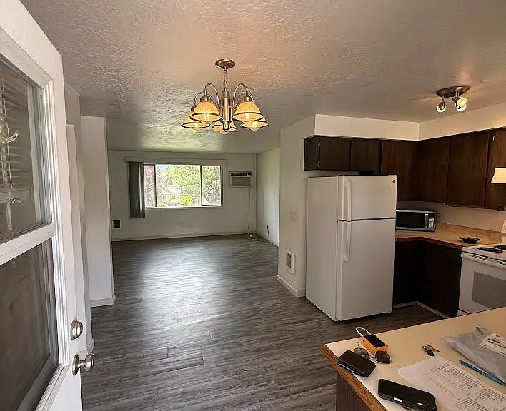 304 W 22nd Ave — Photo 5