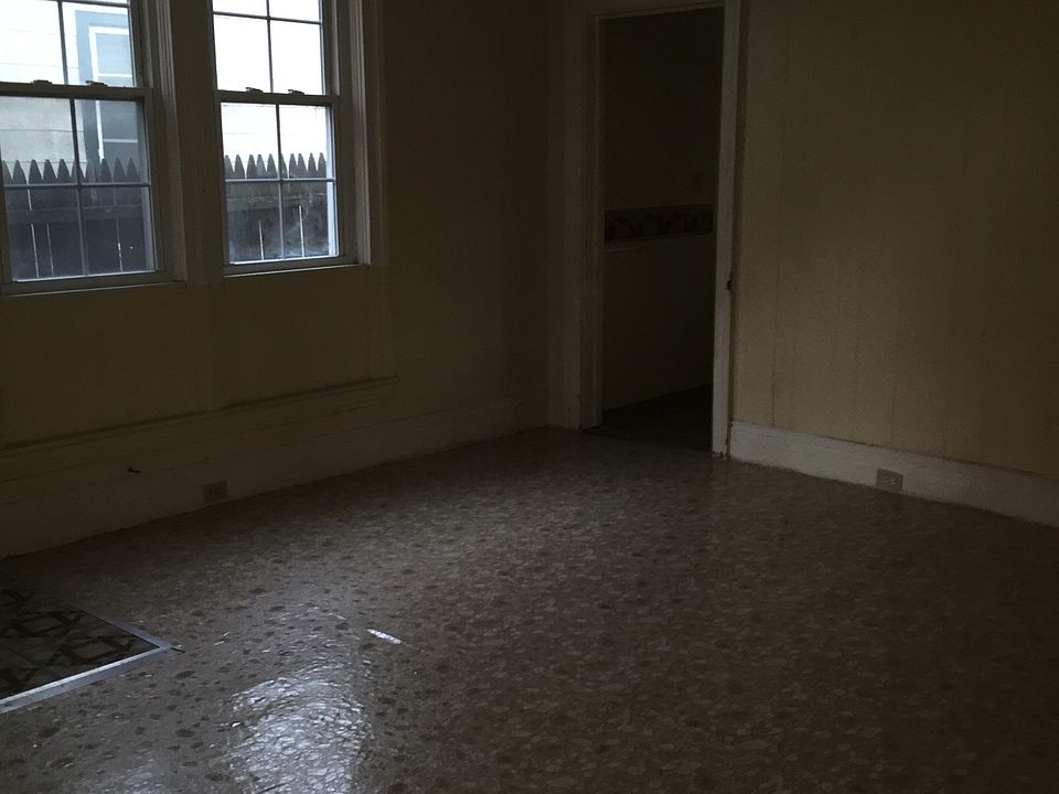 2nd image of 423 E 8th St APT 2