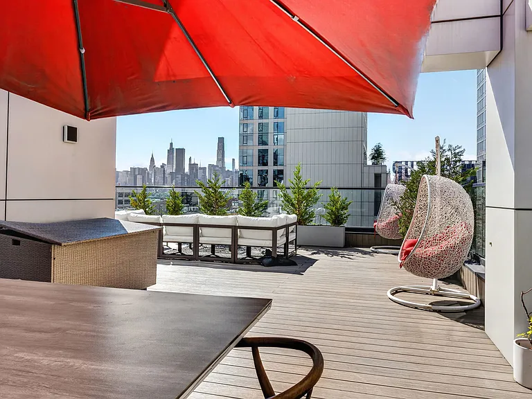24-12 42nd Rd #Penthouse 8A — Photo 18
