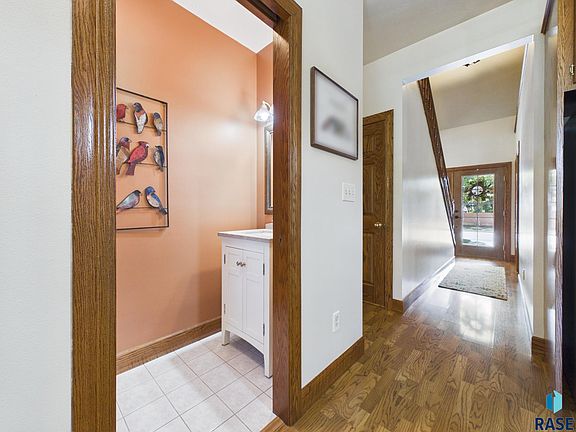 5th image of 704 Chestnut St