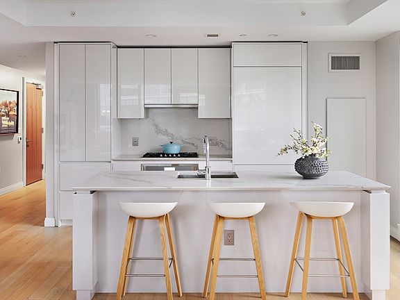 4th image of 133 Seaport Blvd Unit 2101