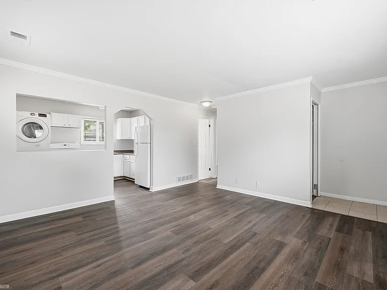 28311 Waverly St — Photo 4