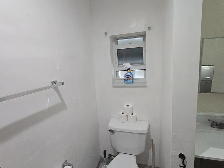 3180 SW 6th St — Photo 5