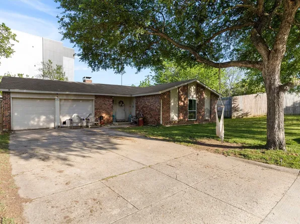 3721 French Wood Dr, Arlington, TX 76016