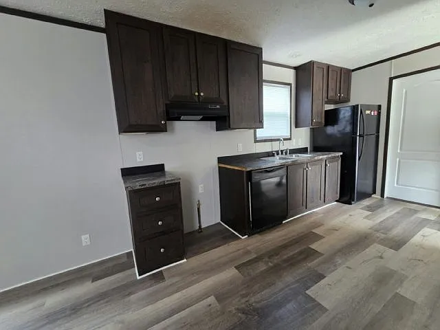 19 Fairlane Ct #23 — Photo 5