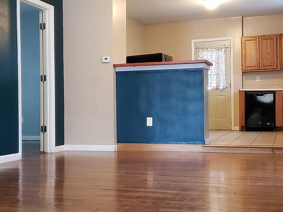 3rd image of 157 Manor Ave #1