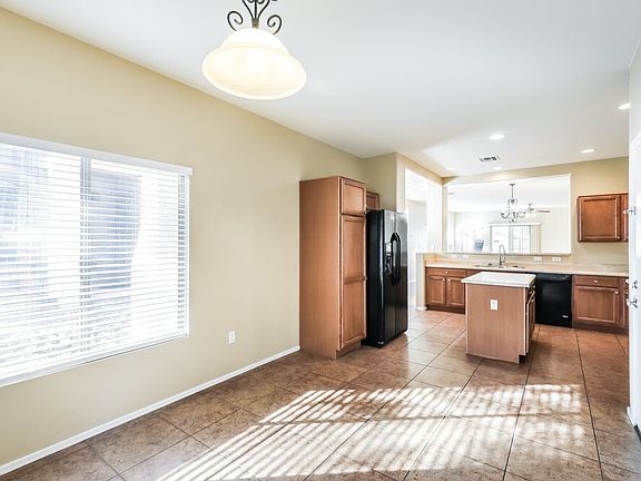 5th image of 526 W Calle Sombra Linda