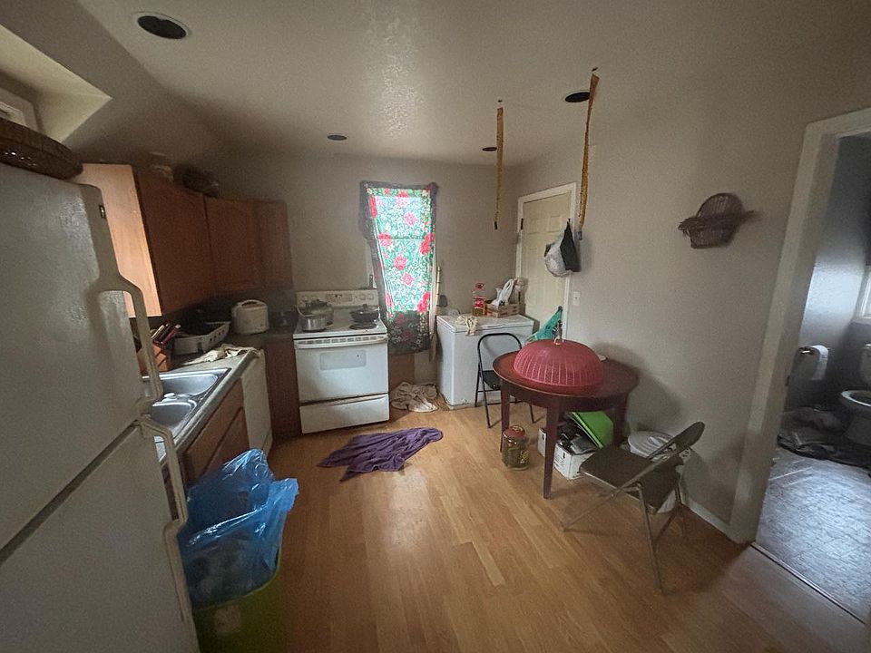 2nd image of 420 8th St SW