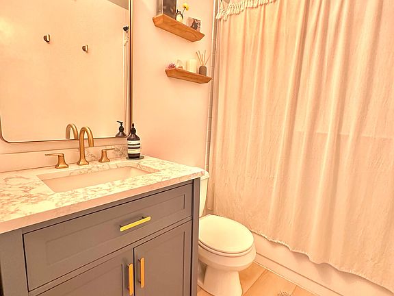 3rd image of 3660 N Lake Shore Dr APT 805