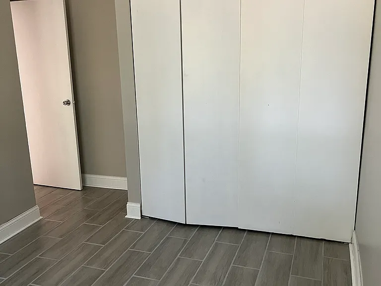 341 W Hawthorne Cir #1 — Photo 7