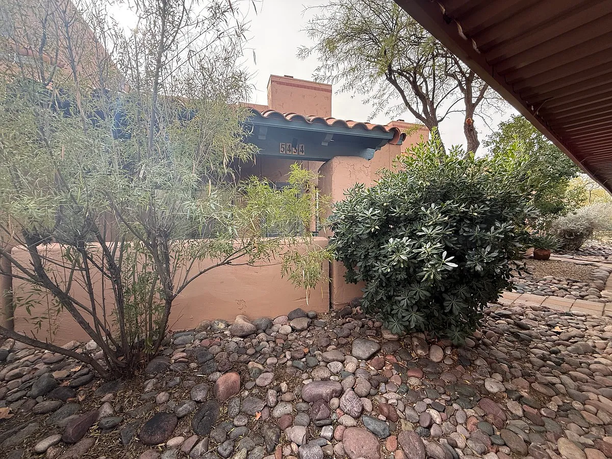 2 bed, 2.0 bath, 1094 sqft, $1,600 — Photo 4