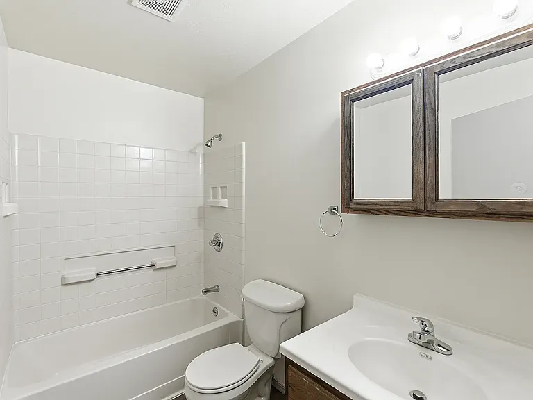 1204 W 2nd St N — Photo 14