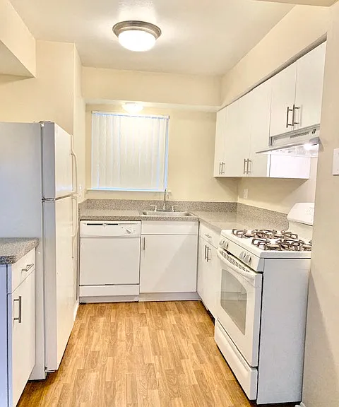 Foxcroft Townhomes — Photo 10