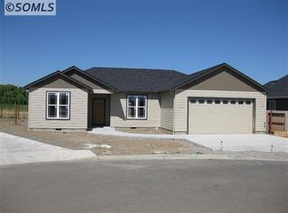 816 Danville Ln, Medford, OR 97501