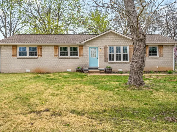 7 Charlemagne Blvd, Clarksville, TN 37042