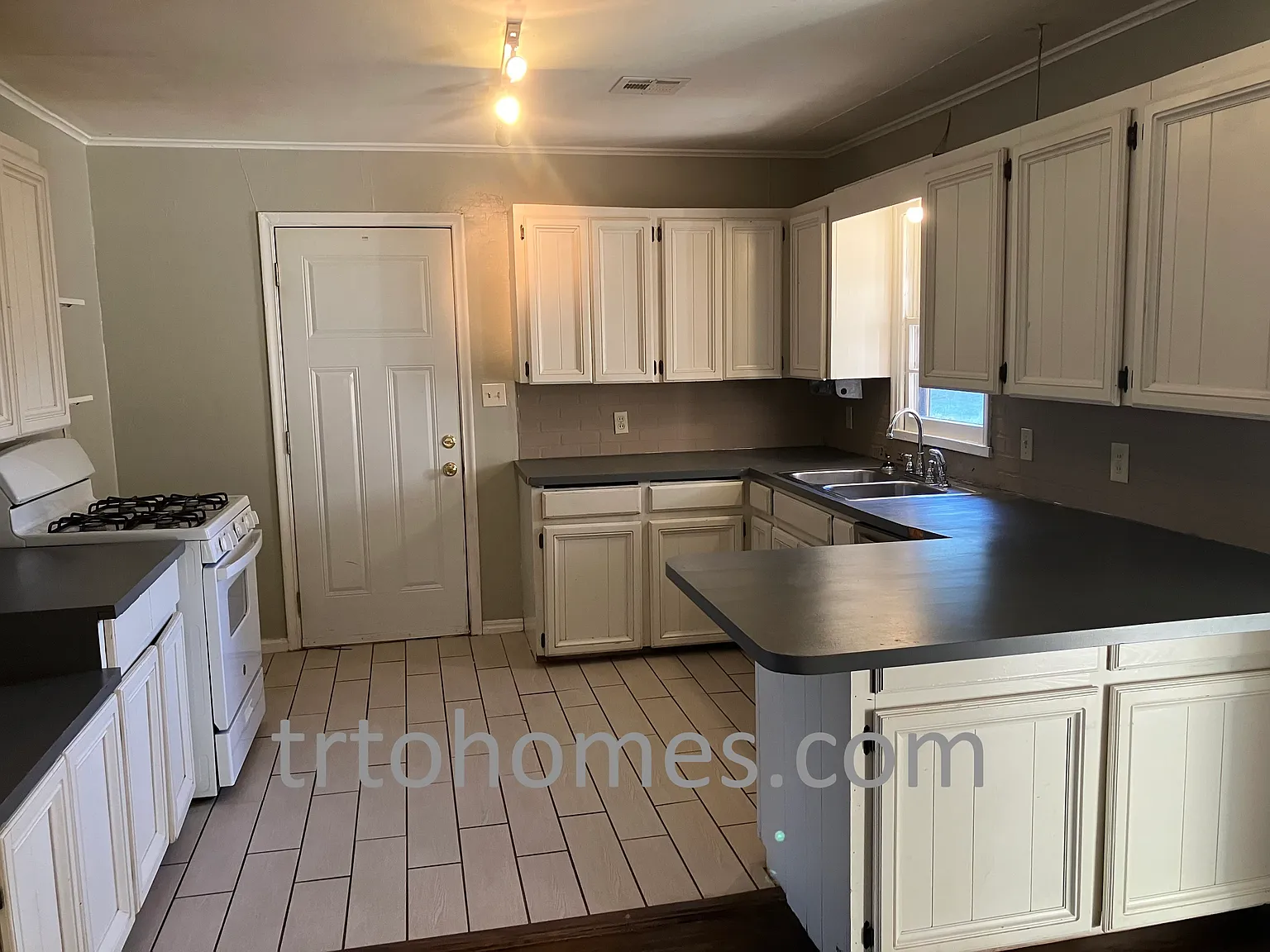 3 bed, 1152 sqft, $1,225 — Photo 3
