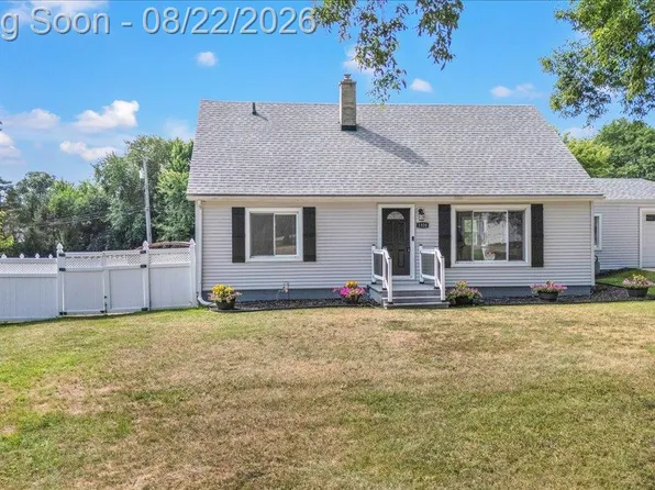 1320 Larayne Dr, Troy, MI 48085