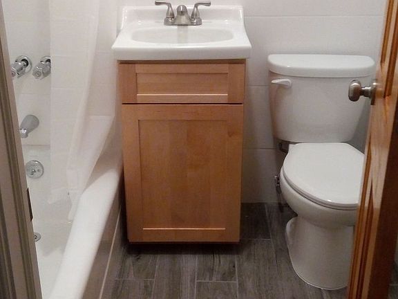 4th image of 3163 33rd St APT 1