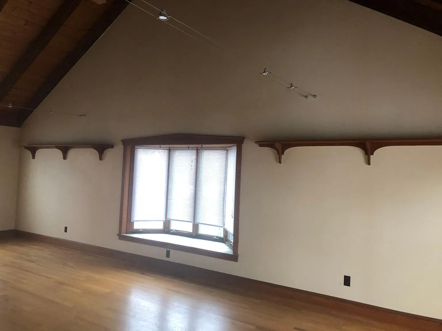 1 bed, 1300 sqft, $1,395 — Photo 4