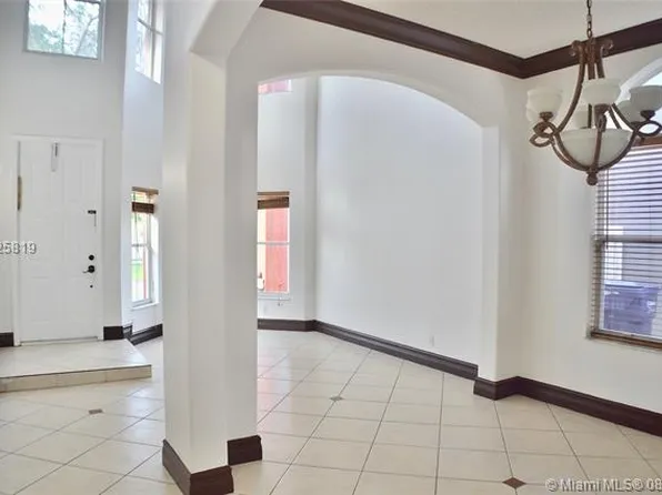 3838 SW 50th Ct, Fort Lauderdale, FL 33312
