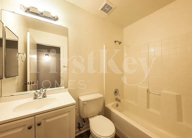 3145 W Crest Ln — Photo 13
