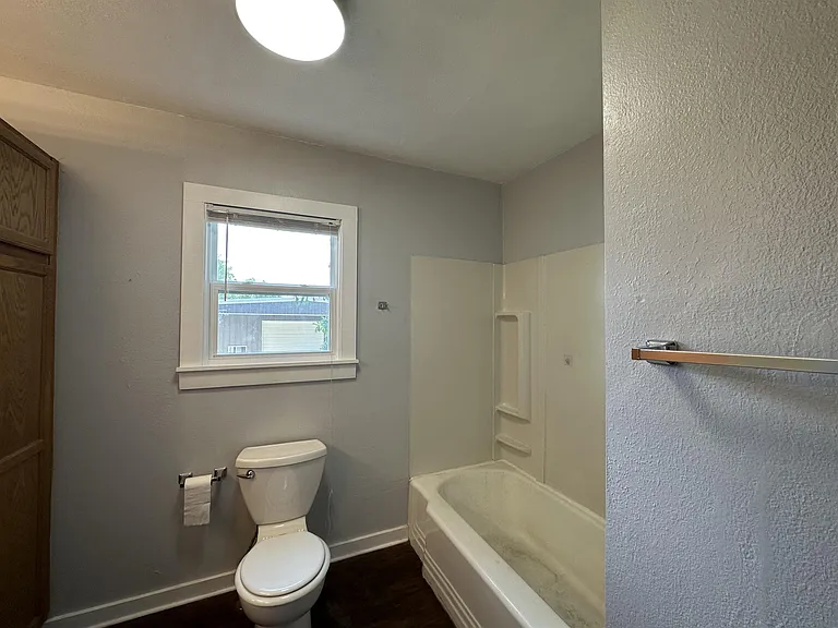 208 N Bowie St — Photo 12