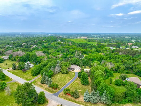852 McDiarmid Dr, Hudson, WI 54016