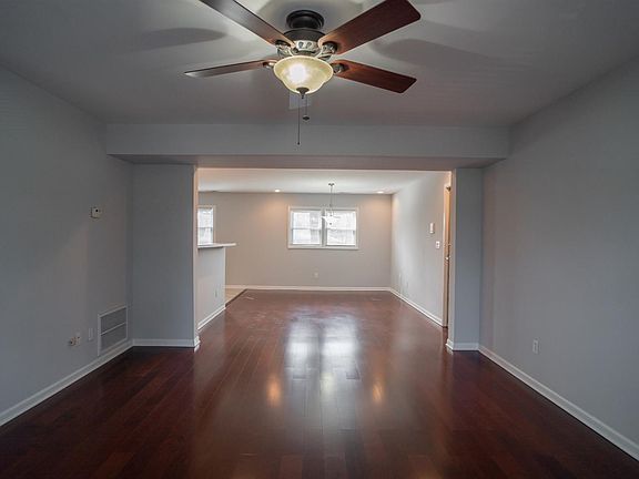 4th image of 545 N Oakwood St Unit 5
