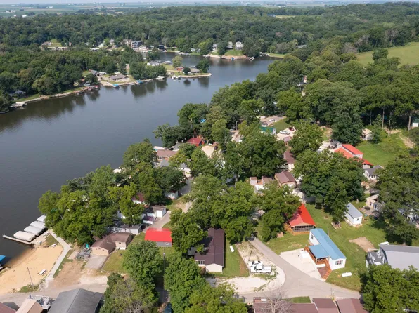 21712 259th St, Delhi, IA 52223