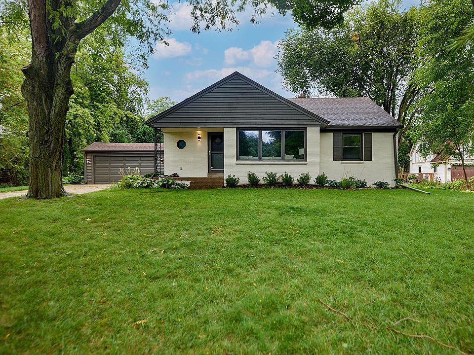 1st image of 825 Circle DRIVE