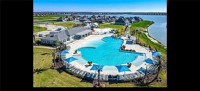 408 Lakeshore Vlg E — Photo 27