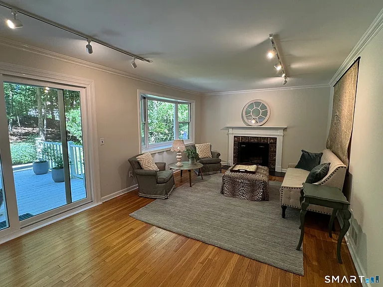 91 Raymond St — Photo 6