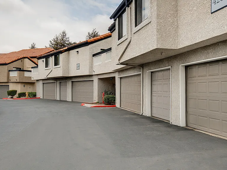 Parkside Court — Photo 31