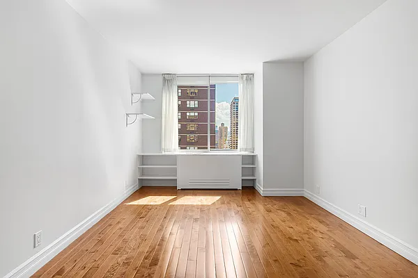 Rented by SERHANT. | media 14