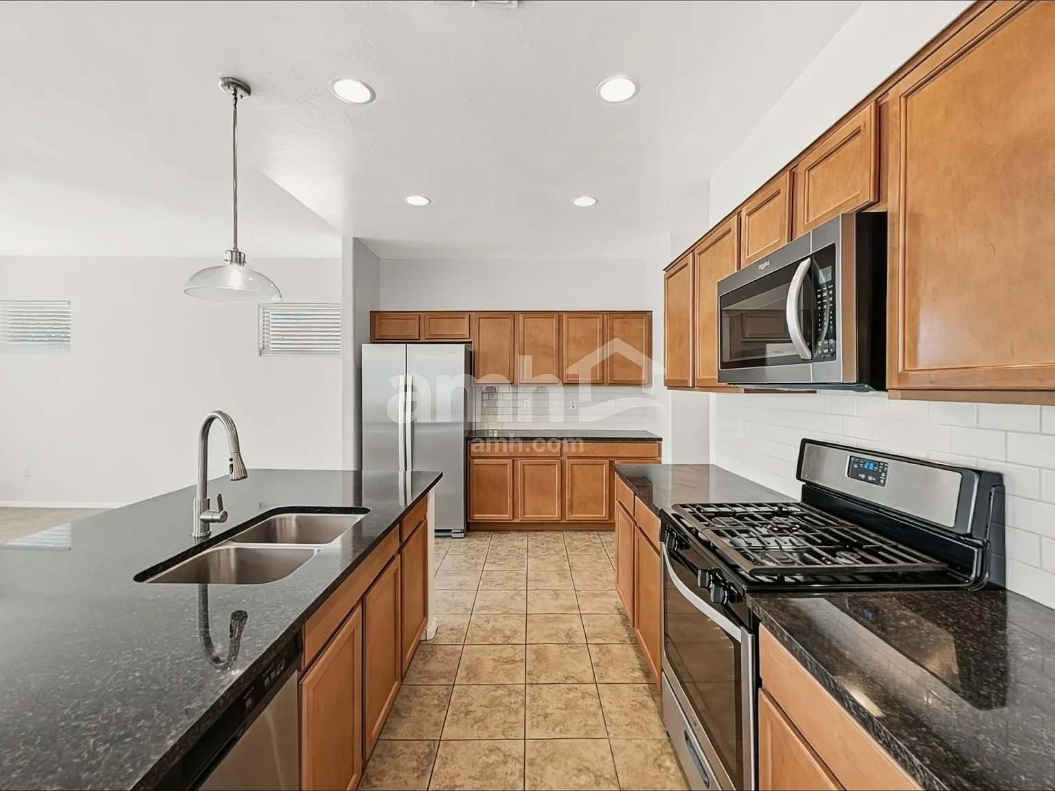 4 bed, 2.5 bath, 2343 sqft, $2,240 — Photo 3
