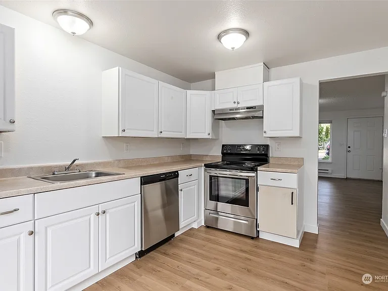1521 E 38th St #2 — Photo 9