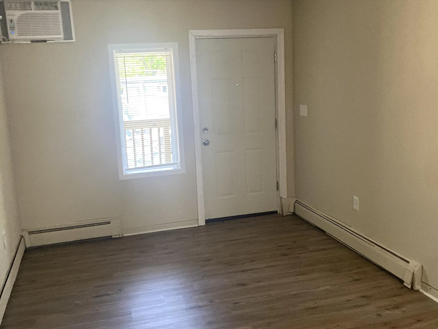 800 W Church St - Apt 16 — Photo 4