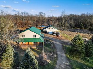 4923 Hickory Ln, Metamora, MI 48455