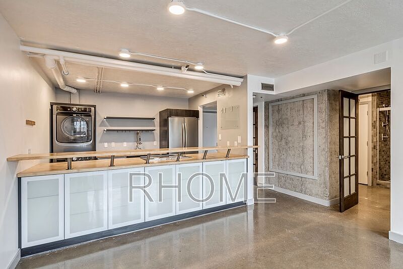 1st image of 230 E Broadway St #704