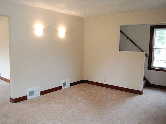 4th image of 232 Fairlawn Ave
