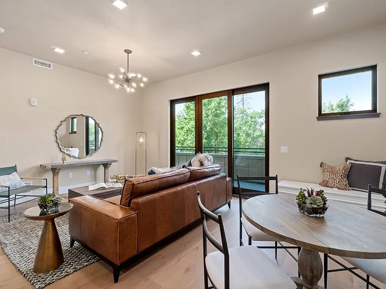 302 N Meldrum St #204 — Photo 4