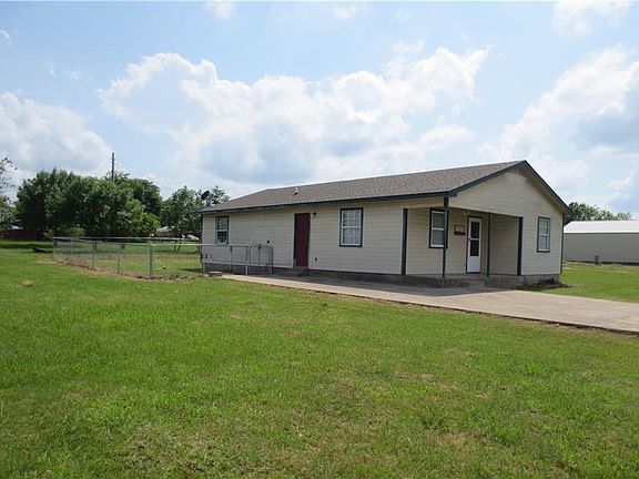 2nd image of 404 Holiday Village Dr