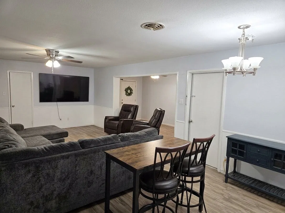 1462 Beechwood Ln — Photo 3